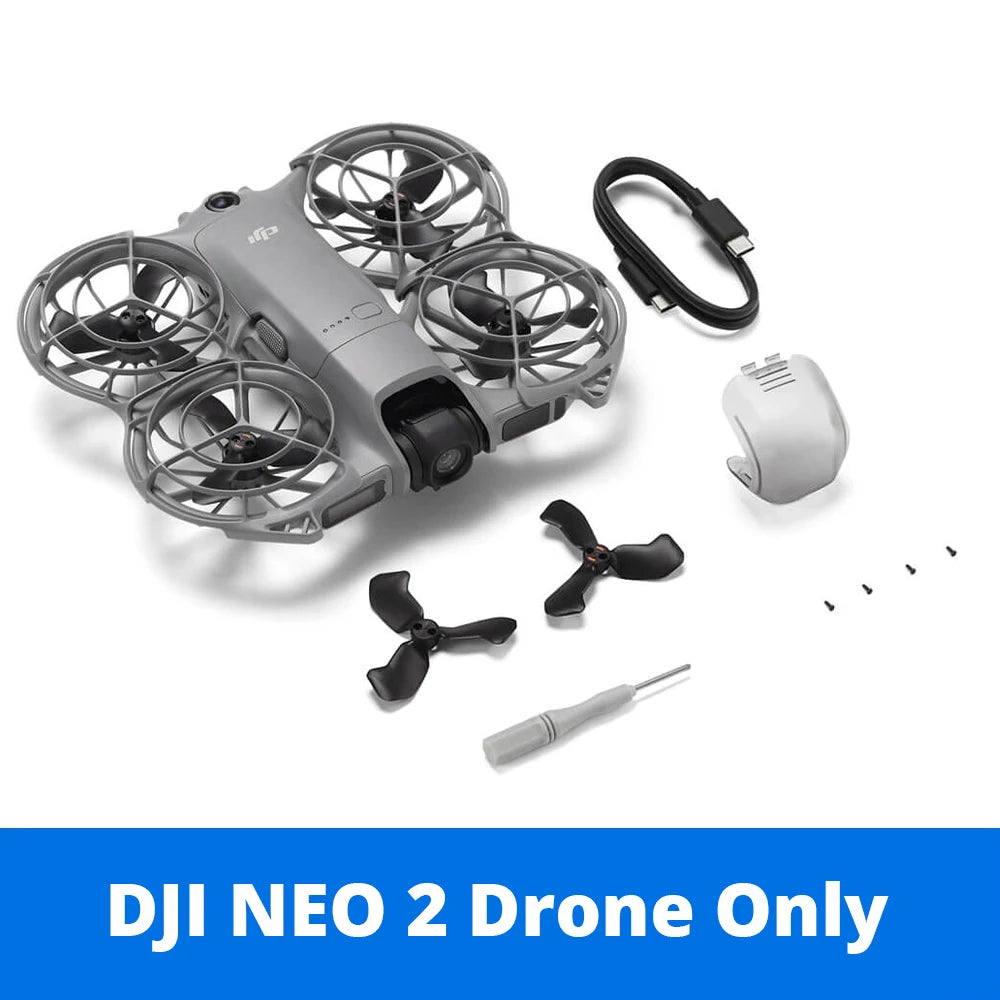 Dron DJI Neo 2 gris con cable, batería, control y hélices, vista aislada.