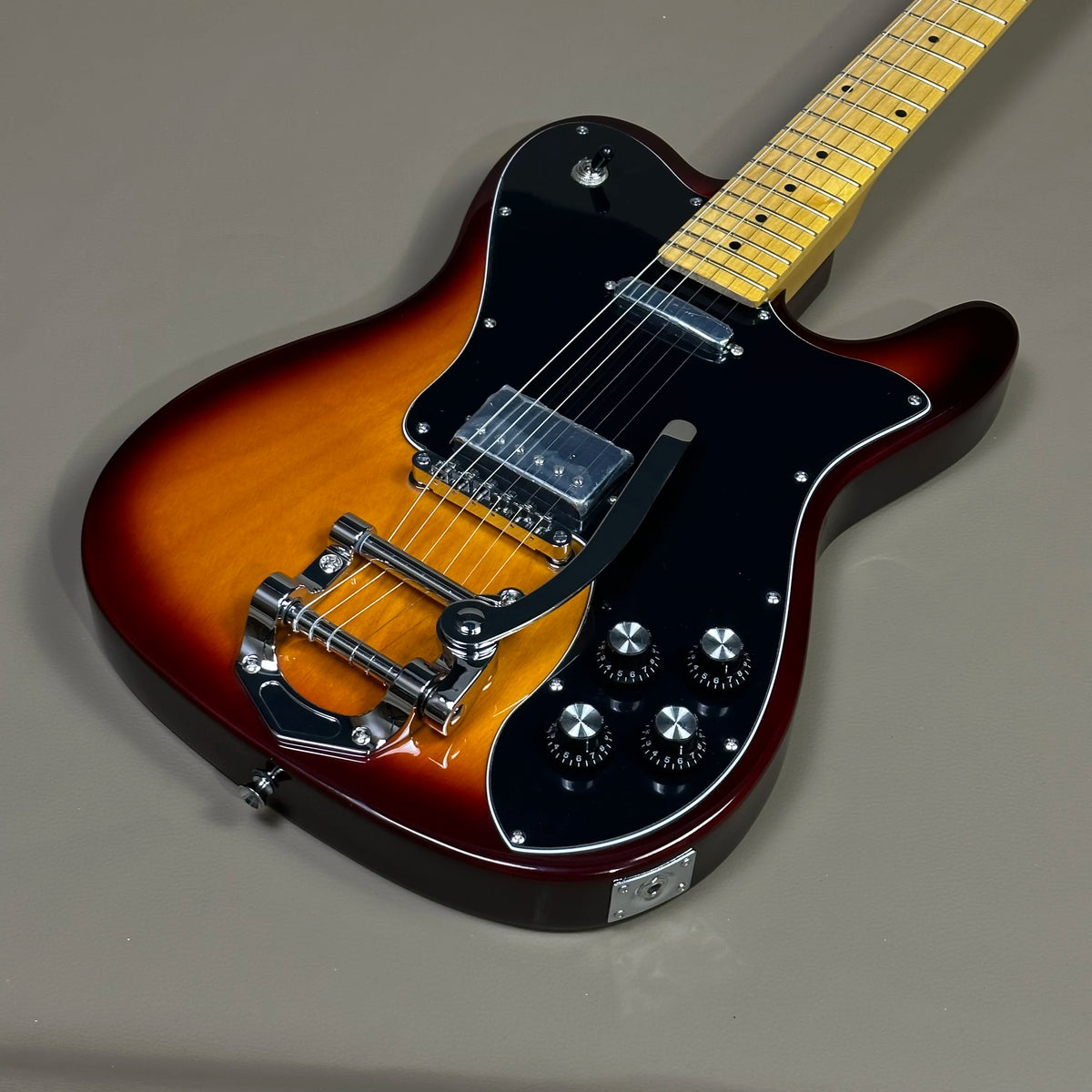 Guitarra eléctrica de alta calidad TL vibrato color Sunburst