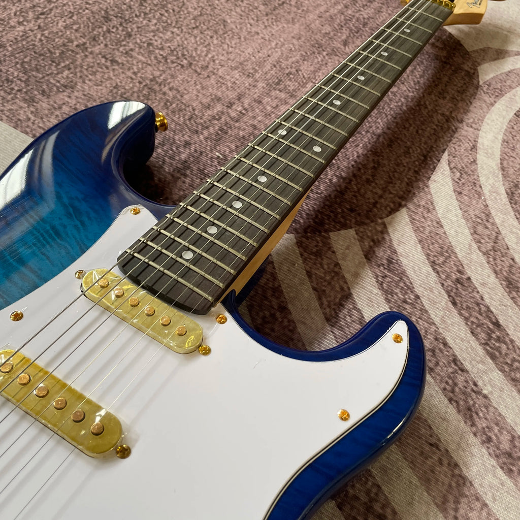Guitarra Eléctrica Azul ST con Herrajes Dorados, Barra de Trémolo, Diapasón de Palisandro, Envío Rápido