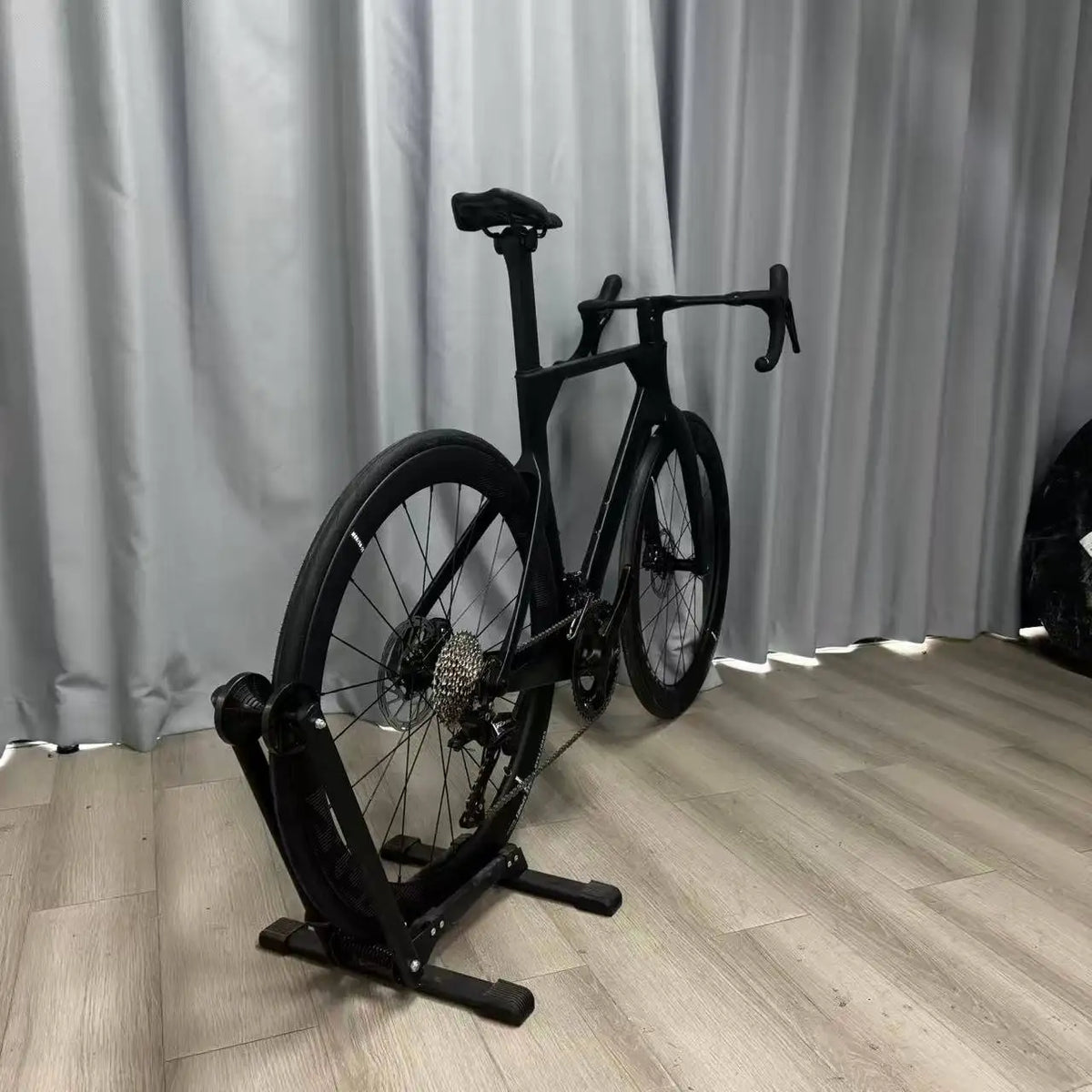 OEM 2 Carbon Fiber Aero Hardtail Road Bike 700C 24 Speed Mechanical Shifting Hydraulic Disc Brake Lightweight Racing Bike