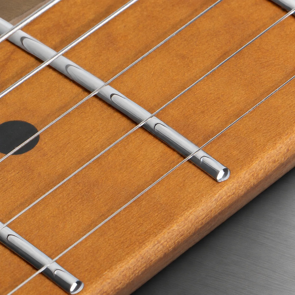 Guitarra eléctrica de estilo ST, 22 trastes, con diseño de estampado paisley, forma clásica ST, ideal para guitarristas de rock y blues.