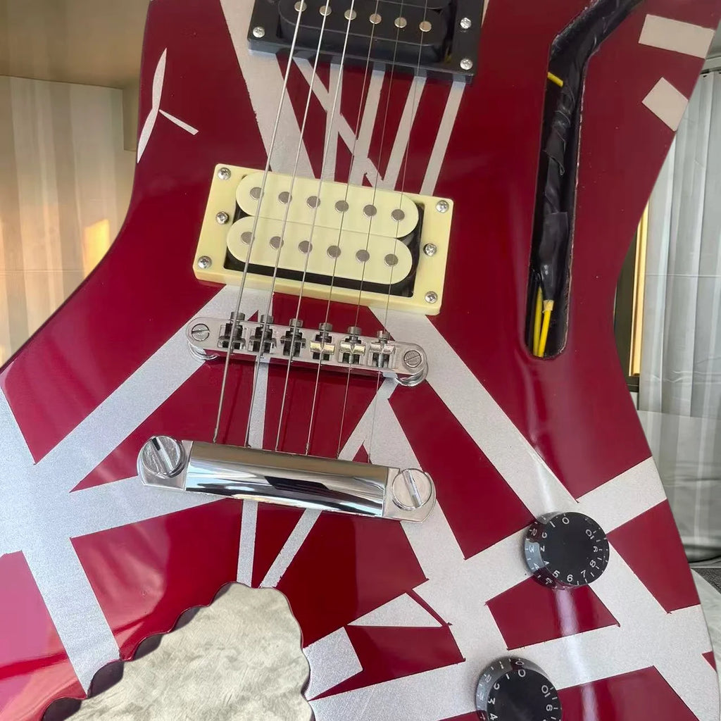 Guitarra eléctrica personalizada Axe‑Saw‑Blade, acabado rojo con franjas blancas, pastillas HH, guitarra única para escenario de heavy metal y hard rock