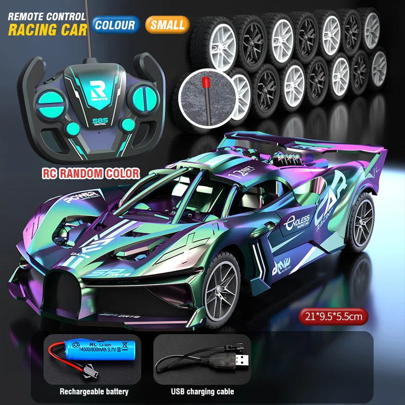 Carro RC teledirigido plateado con detalles azul y verde y mando negro con luces.