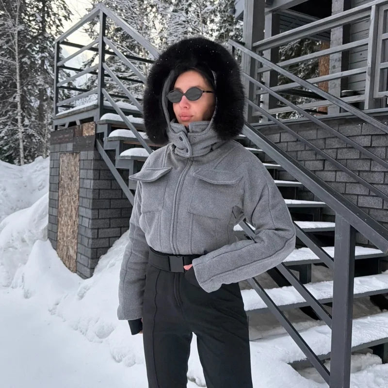 Traje de esquí de una sola pieza con detalles de piel sintética, estilo envolvente, para mujer, con capucha, ideal para practicar snowboard, para uso casual, estilo urbano, moda de alta gama, novedad.