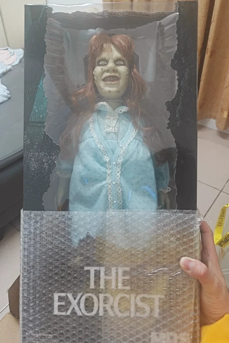 Figura de acción de Regan de The Exorcist de Mezco Toyz, 18 pulgadas, de felpa, coleccionable de terror para adultos