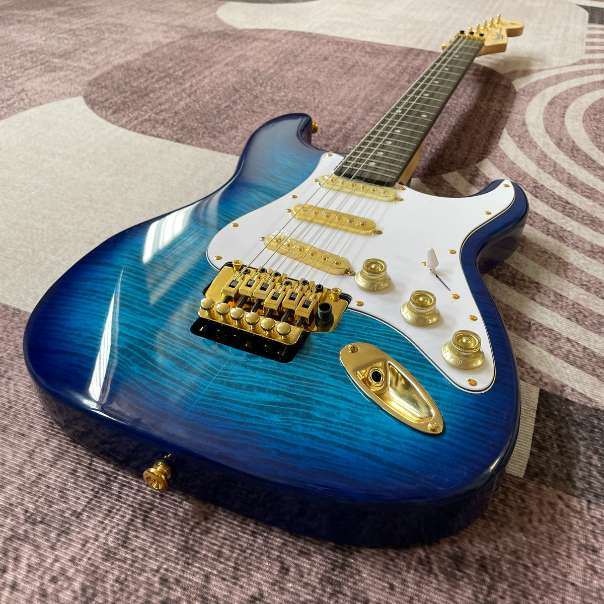 Guitarra Eléctrica Azul ST con Herrajes Dorados, Barra de Trémolo, Diapasón de Palisandro, Envío Rápido