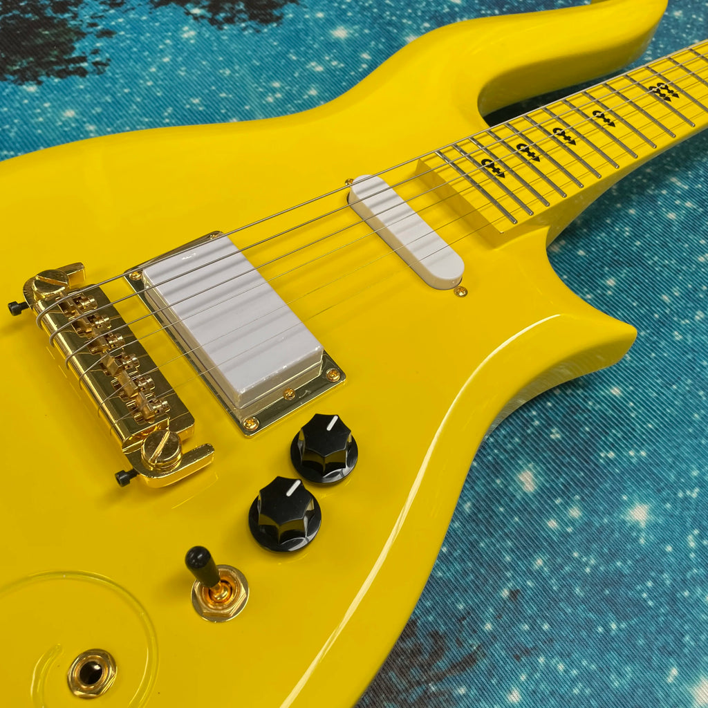 Guitarra eléctrica amarilla, diapasón de arce con incrustaciones de "símbolo de amor", guitarra eléctrica de bobina simple con doble pastilla.