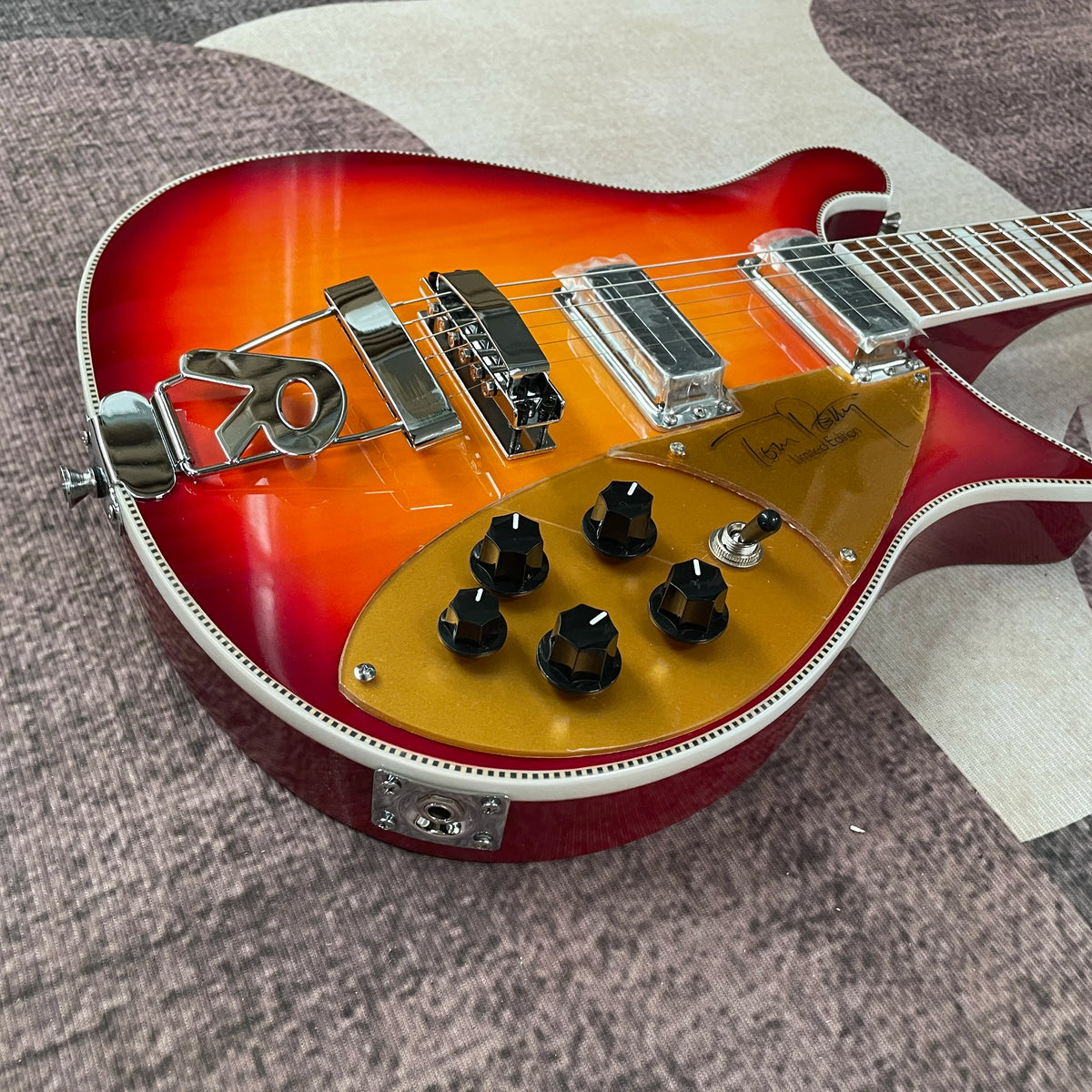Guitarra Eléctrica Modelo 620, 6 Cuerdas, Diapasón de Palisandro, Encordado HH, Cuerpo Color Naranja, Envío Rápido