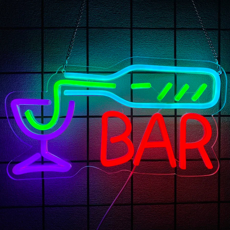 Letrero neón BAR rojo con vaso y detalles morados sobre fondo de rejilla