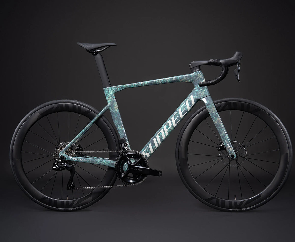 Bicicleta de carretera aerodinámica de fibra de carbono completa de 700C con 105 DI2 de 24 velocidades
