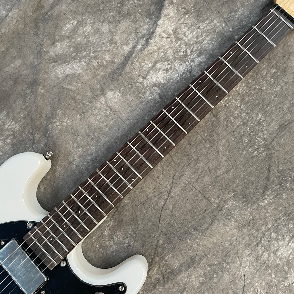 Guitarra Eléctrica Ventur.s John.y Ramone Mosr.te Mark II Blanca y Negra con Tune-A-Matic y Stop