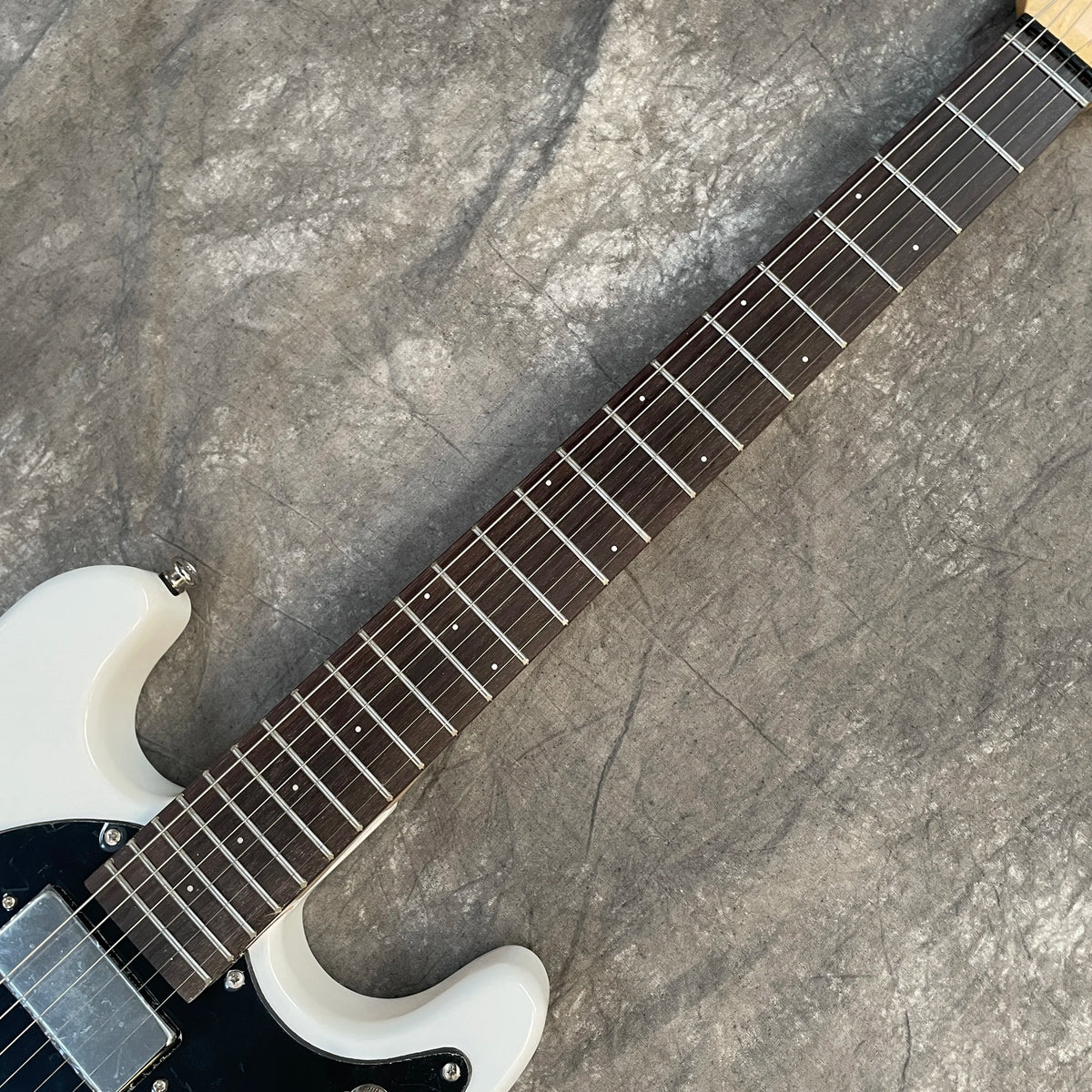 Guitarra Eléctrica Ventur.s John.y Ramone Mosr.te Mark II Blanca y Negra con Tune-A-Matic y Stop