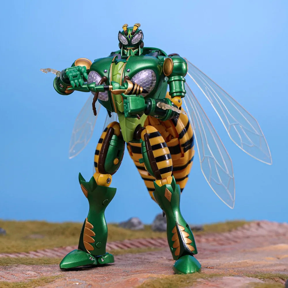 Figura de robot con armadura verde, rayas amarillas y alas tipo insecto