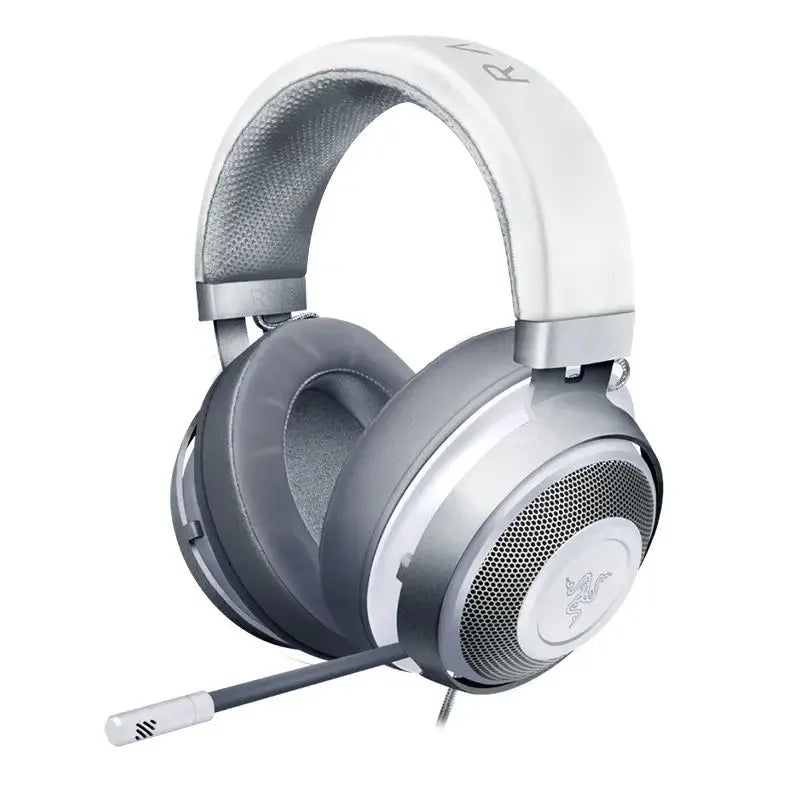 Auriculares gaming Razer blancos con almohadillas grises y micrófono negro abatible