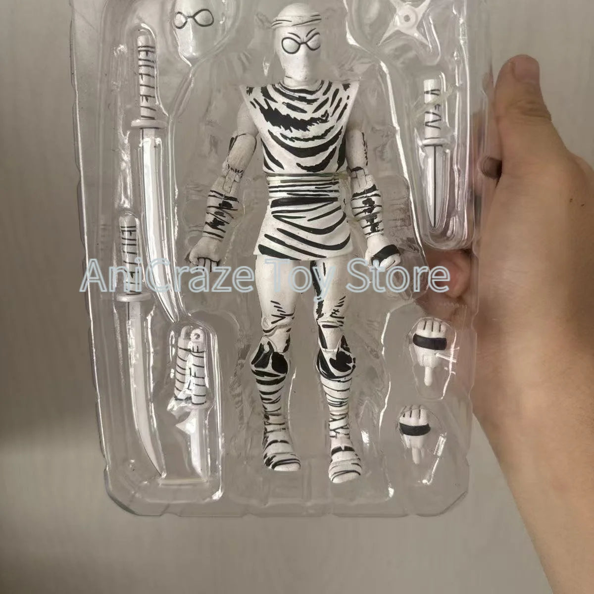 Figura de acción y estatua de colección TMNT NECA, reportera con ropa amarilla, Splinter y soldado del Clan del Pie en blanco y negro, modelo de juguete, regalo