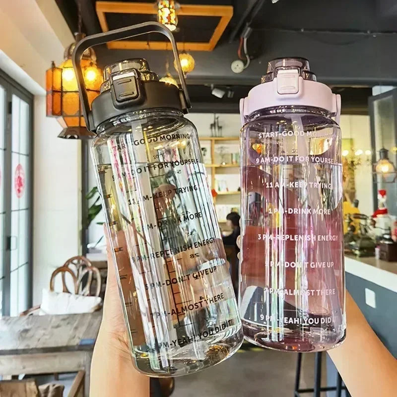Botella de agua portátil de 2L, taza de agua con pajita de plástico de gran capacidad, botella de bebida con marcador de tiempo para deportes al aire libre y Fitness