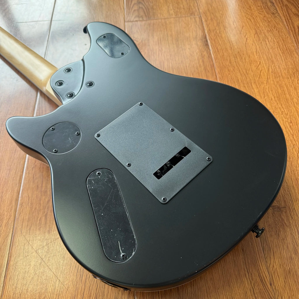 Guitarra eléctrica: acabado mate y negro escarchado, 22 cuerdas, doble sistema de pastillas, doble sistema de trémolo. Envío gratuito.