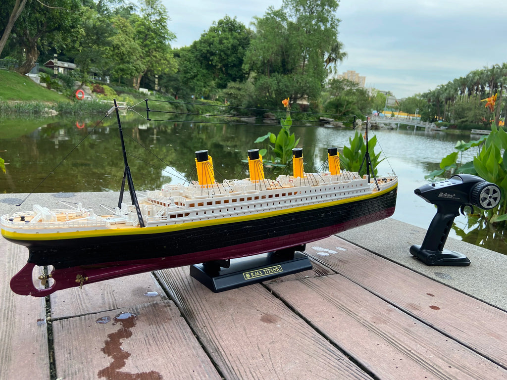 Barco Titanic a control remoto escala 1:325, yate de crucero RC grande de 32 pulgadas, embarcación RC con luz LED para lagos y piscinas para niños