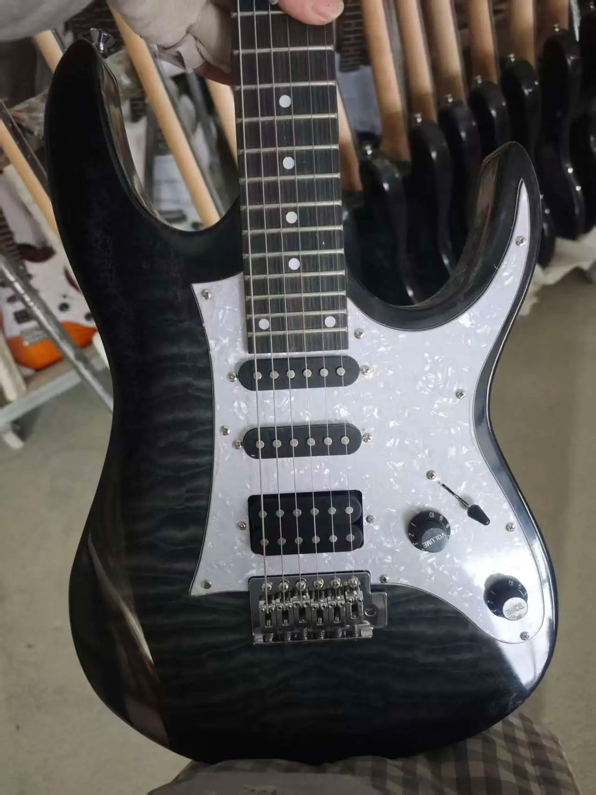 Guitarra eléctrica con 24 trastes, pastilla HSH, cuerpo de caoba, mástil de ébano, alta calidad, guitarra de 6 cuerdas