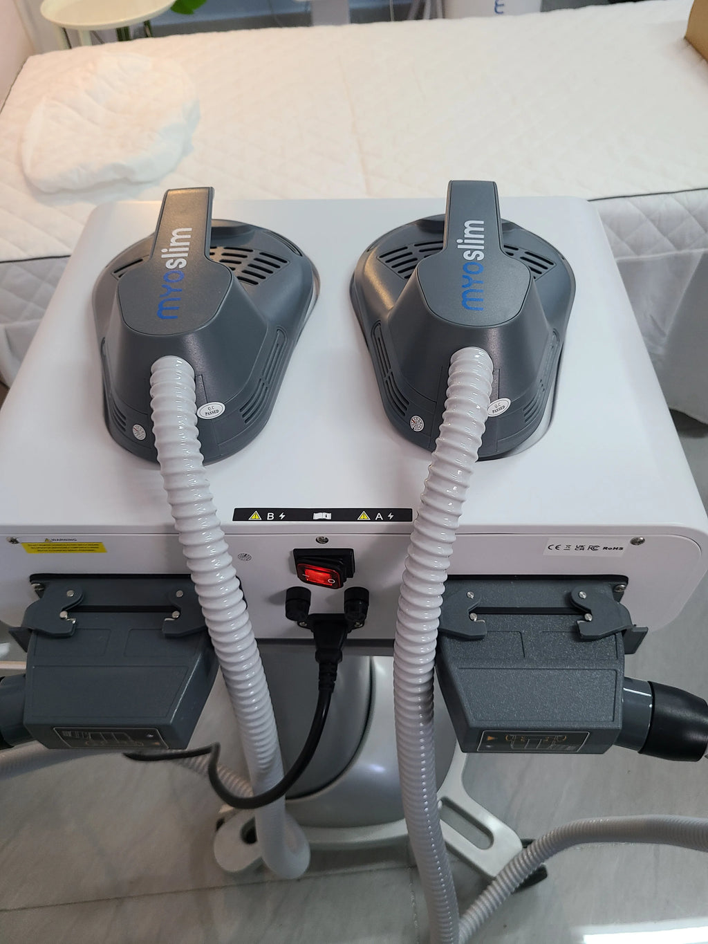 Máquina Portátil de Contorno Corporal por Radiofrecuencia Myoslim Electromagnetic Muscle Builder de 15 Tesla y 6500W para Adelgazar y Perder Peso