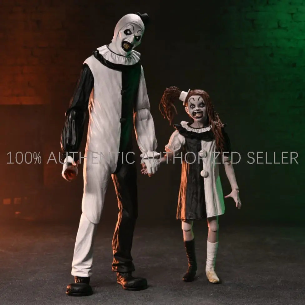 100 % originales, figuras de acción a escala de 7 pulgadas de la colección Terrifier 2 de NECA Toys: The Ultimate Art, con los personajes The Clown y The Little Pale Girl. Paquete de 2 figuras.