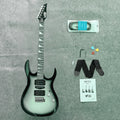 Estilo clásico 170 Guitarra eléctrica Círculo negro Guitarra plateada Práctica de rendimiento profesional