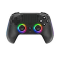 Mando negro con rejilla de altavoz arriba, joysticks con anillos RGB y botones laterales