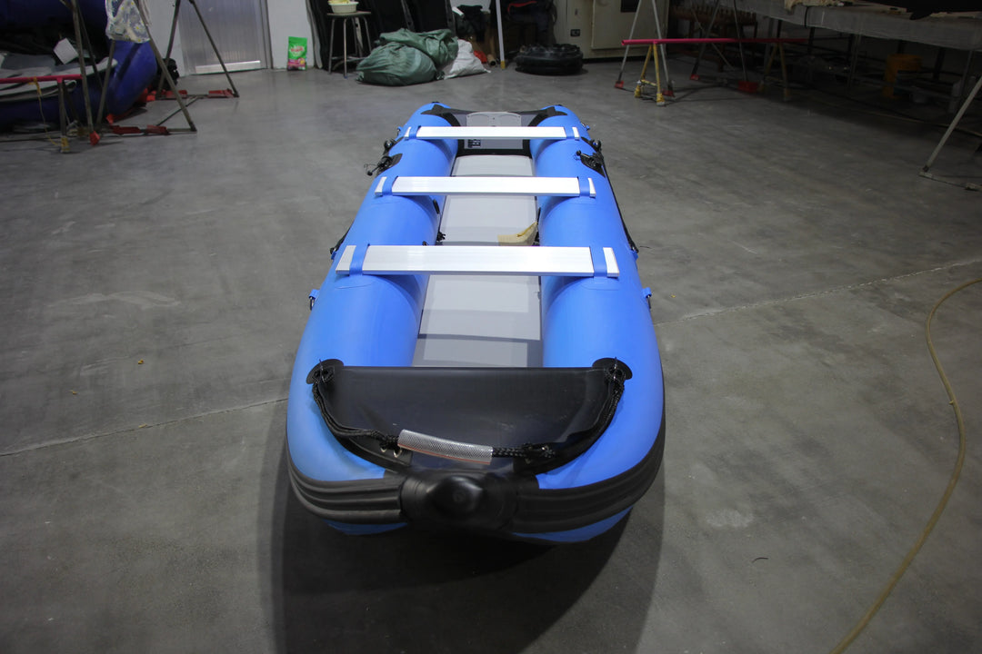 Canoa con Motor eléctrico de nuevo diseño, barco de esquí y Kayak, sentado en la parte superior para pescar y remo para aventuras al aire libre
