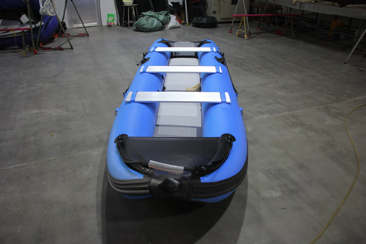 Canoa con Motor eléctrico de nuevo diseño, barco de esquí y Kayak, sentado en la parte superior para pescar y remo para aventuras al aire libre