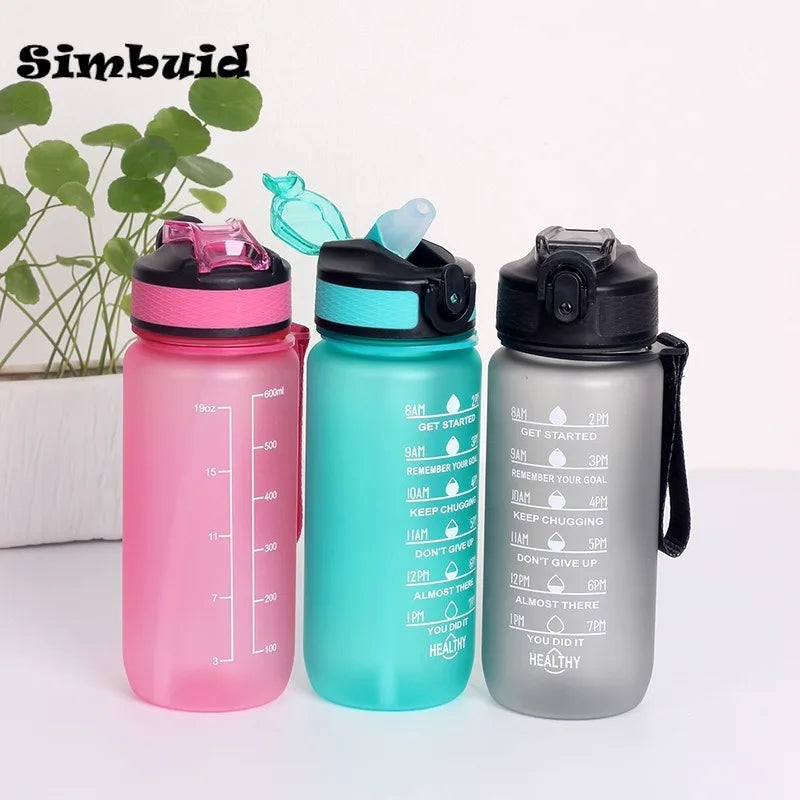 Botella de agua deportiva de 600ML con marcador de tiempo, taza a prueba de fugas, botella de agua portátil motivacional para deportes al aire libre y Fitness