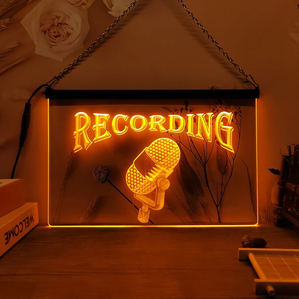 Señal de neón LED rectangular 'RECORDING' en amarillo con micrófono y borde luminoso.