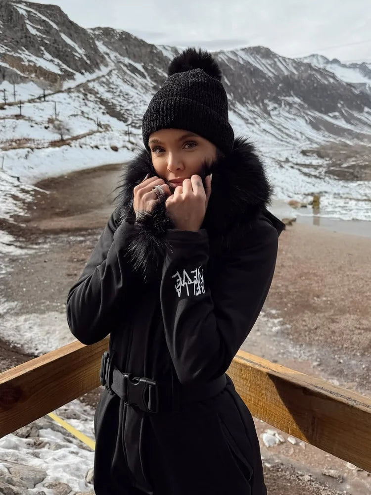 Ropa de esquí negra elegante de manga larga con cuello levantado para mujer, mono ajustado de cintura alta con cintura alta, mono cálido para invierno 2026