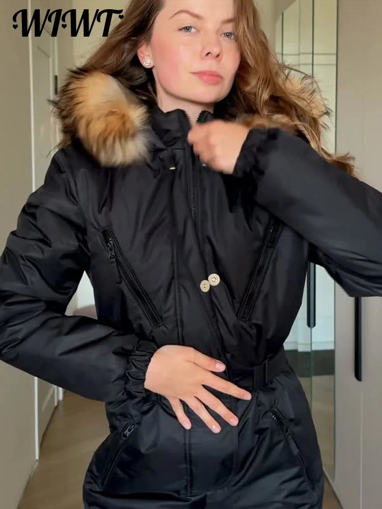 Traje de esquí con capucha y detalles de piel, cálido, para mujer, resistente al viento, con cuello alto, cremallera y cinturón, mono de snowboard, nueva colección 2026, ropa de esquí para mujer.