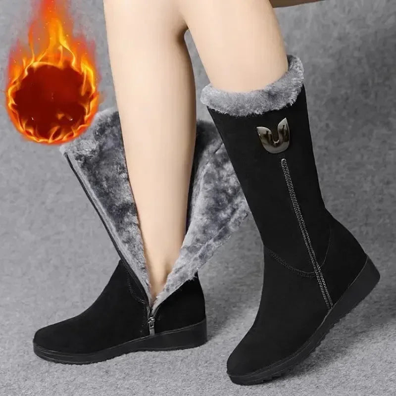 Nuevas botas de invierno 2025 para mujer con entresuela de felpa, botas de nieve modernas, gruesas y cálidas, fondo plano, botas de algodón con cremallera lateral