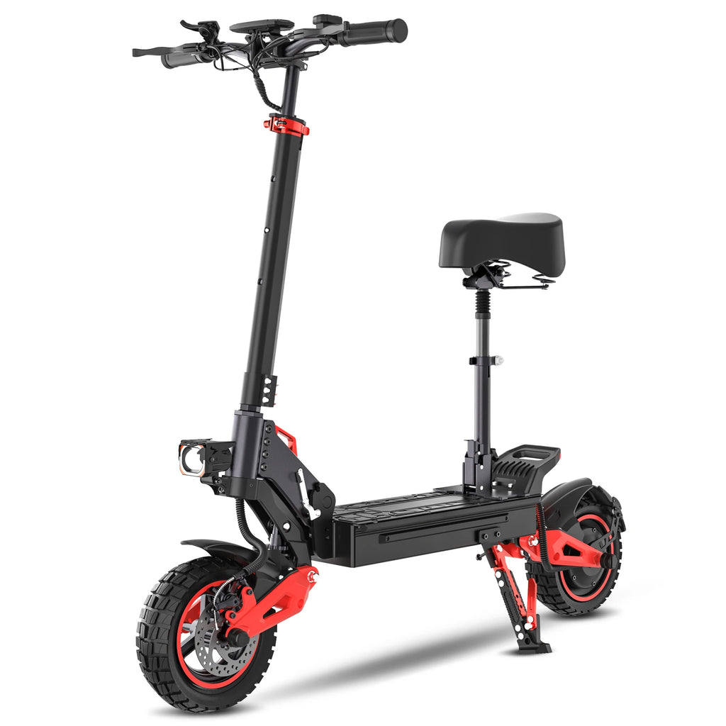 Patinete eléctrico rojo y negro, con asiento y manillar, vista lateral en estudio