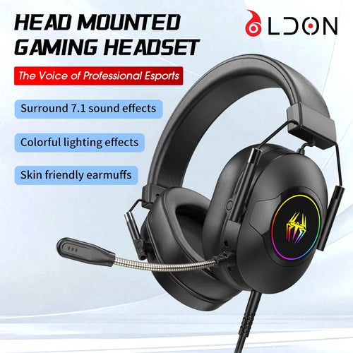 Auriculares gaming con cable negros, almohadillas suaves y micrófono abatible con luz RGB.