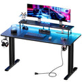Escritorio gamer con superficie de fibra de carbono y luz RGB integrada en el tablero