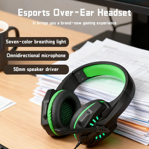 Auriculares gaming con micrófono, diseño negro y luz LED verde en las copas
