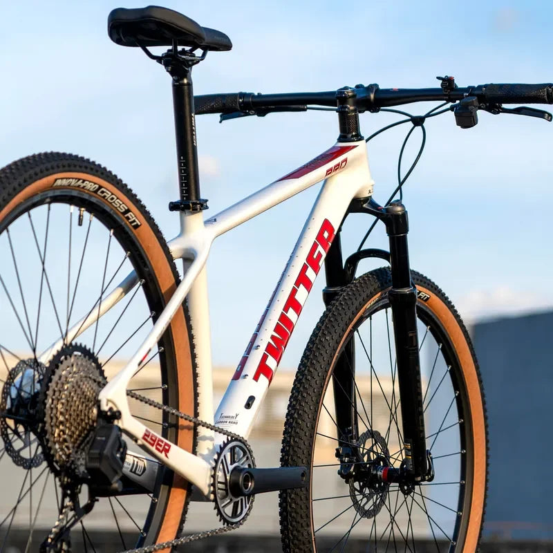 Bicicleta de montaña de 29 pulgadas con cuadro de fibra de carbono, horquilla de aleación de aluminio de alta calidad, 24 velocidades y frenos de disco hidráulicos comunes
