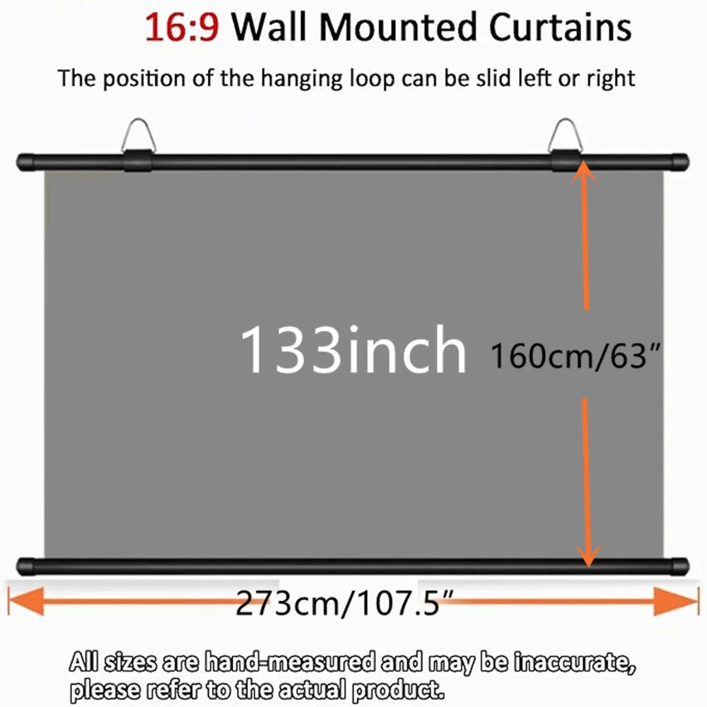 Pantalla de proyector gris montada en pared, 133"; medidas 273x160 cm, barra negra.