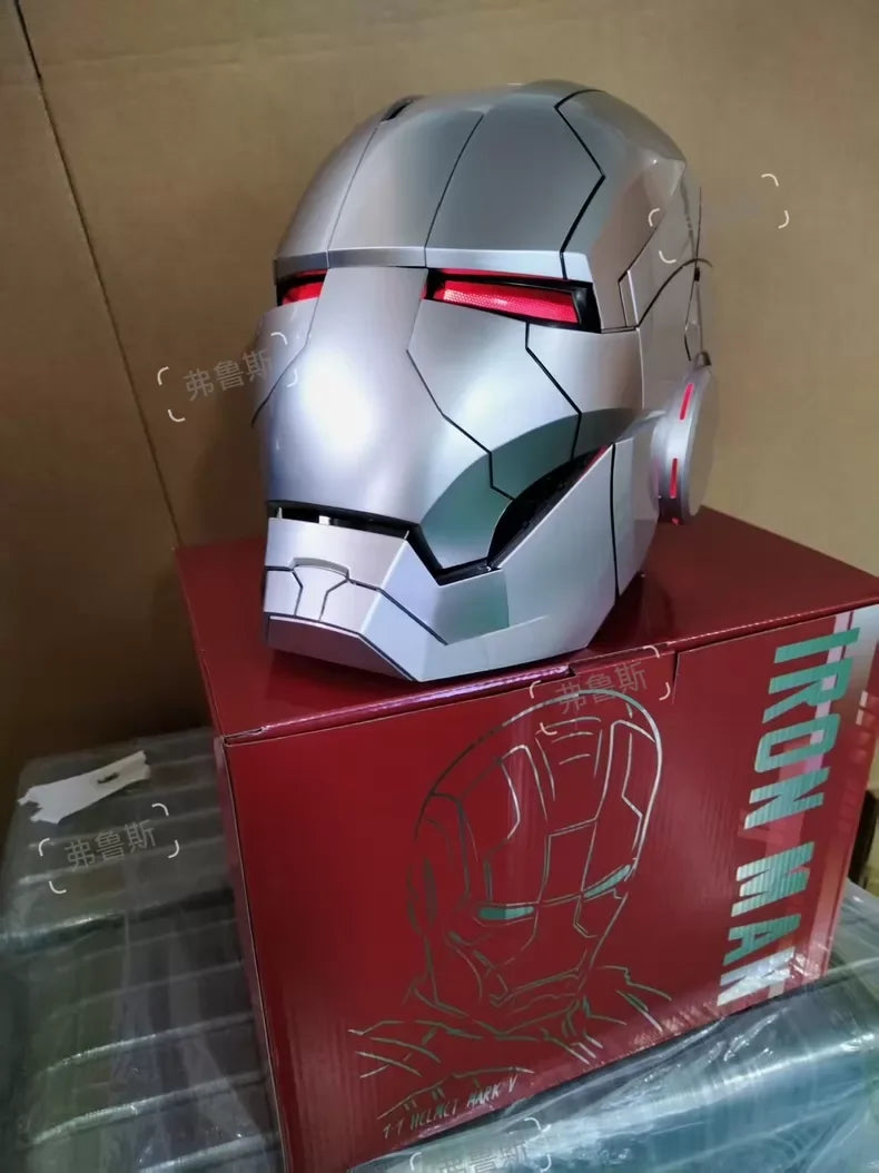 1/1 Casco de Iron Man, modelos Mk5, Mk50 y Mk17. Casco que se puede usar y transformar, con activación por voz de Jarvis y apertura y cierre eléctricos. Artículo de colección.