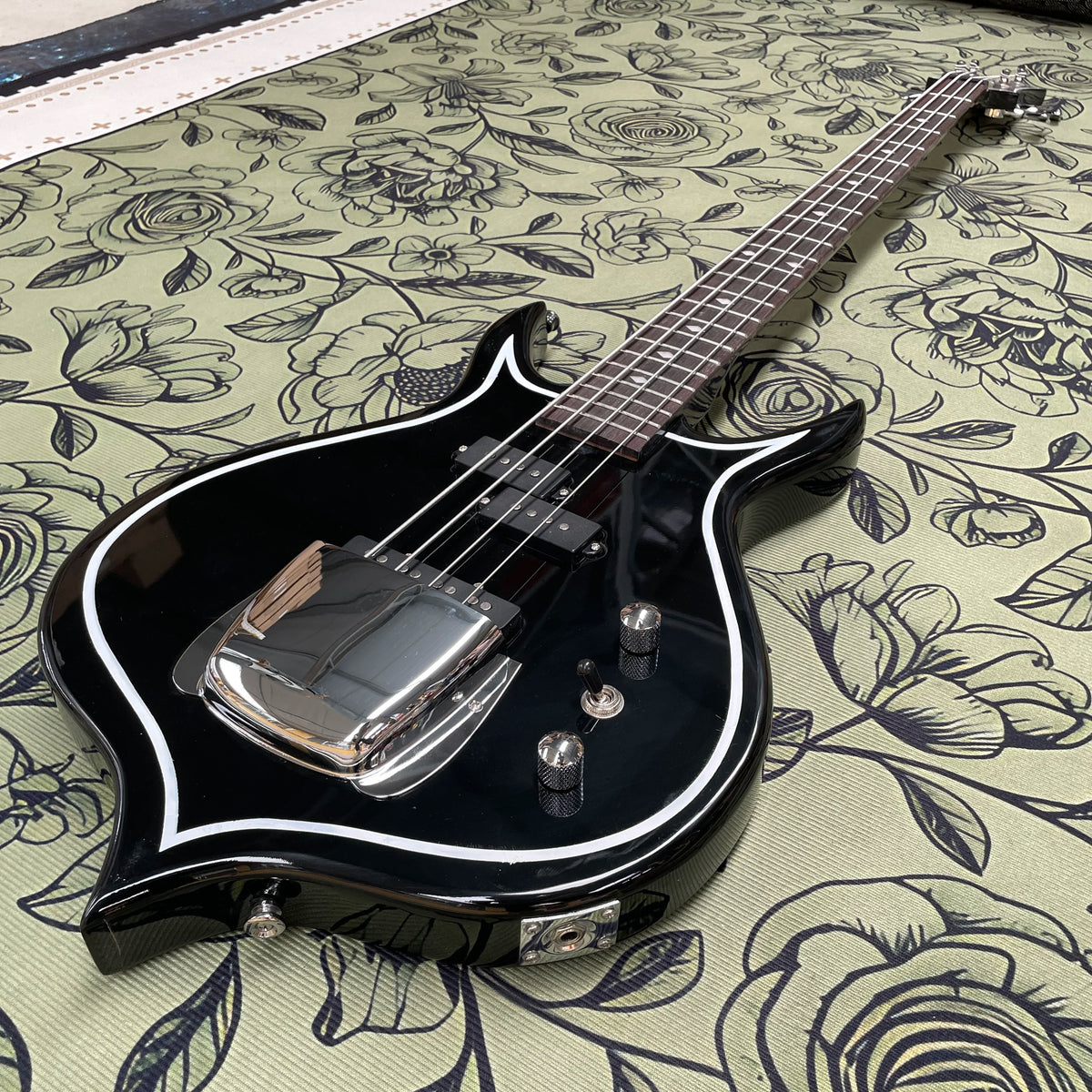 Guitarra eléctrica negra brillante, con cuerpo de caoba y 4 cuerdas, guitarra eléctrica de rock y metal apta para principiantes.
