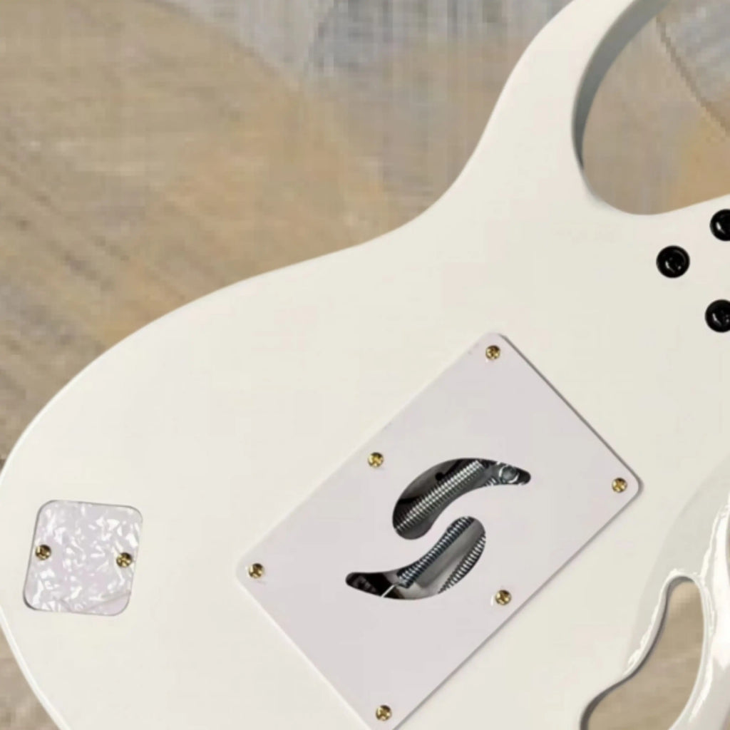 Guitarra eléctrica blanca, guitarras con incrustaciones exquisitas de motivos florales y de vides en la diapasón, accesorios dorados de lujo para guitarras de escenario.