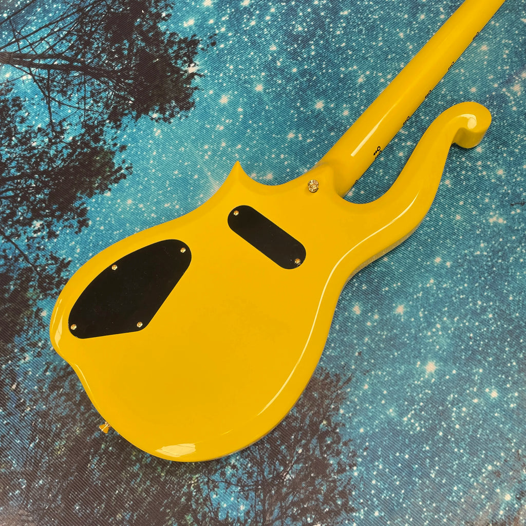 Guitarra eléctrica amarilla, diapasón de arce con incrustaciones de "símbolo de amor", guitarra eléctrica de bobina simple con doble pastilla.