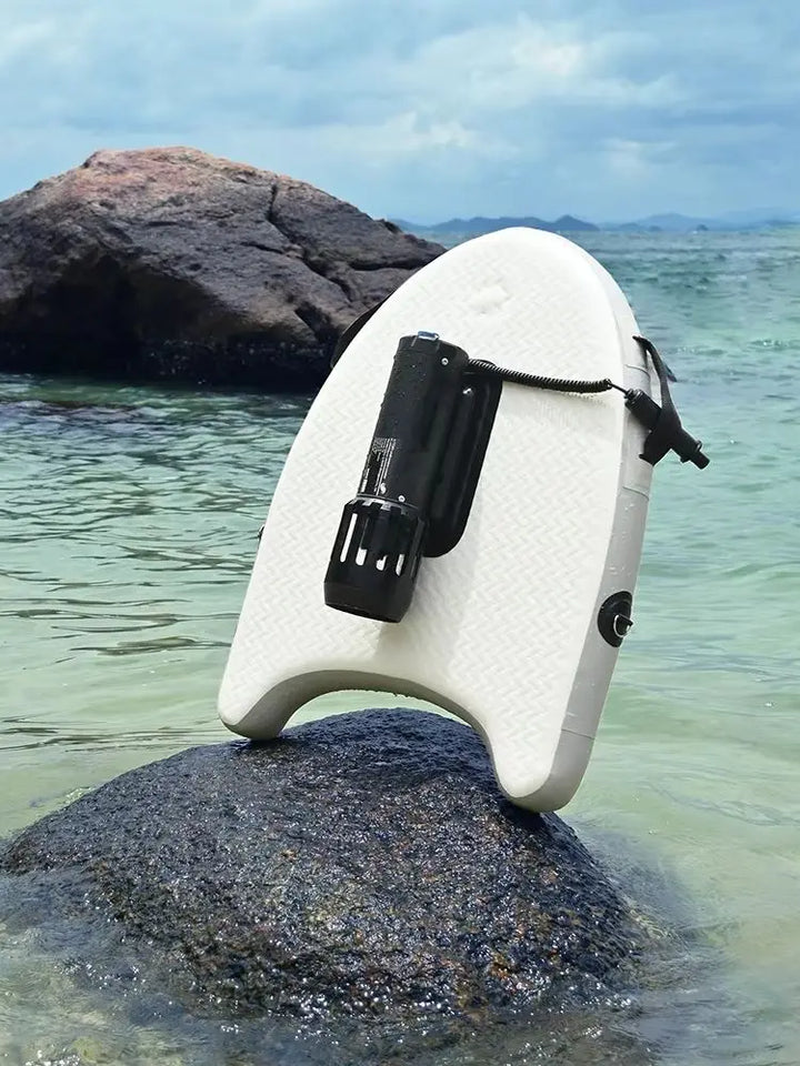 El motor de propulsión para submarinos DCCMS DS-720 es adecuado para buceo, esnórquel, piscinas y tablas de paddle surf, así como para submarinos de uso marítimo.