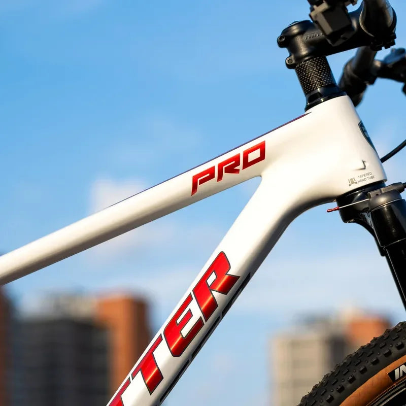 Bicicleta de montaña de 29 pulgadas con cuadro de fibra de carbono, horquilla de aleación de aluminio de alta calidad, 24 velocidades y frenos de disco hidráulicos comunes