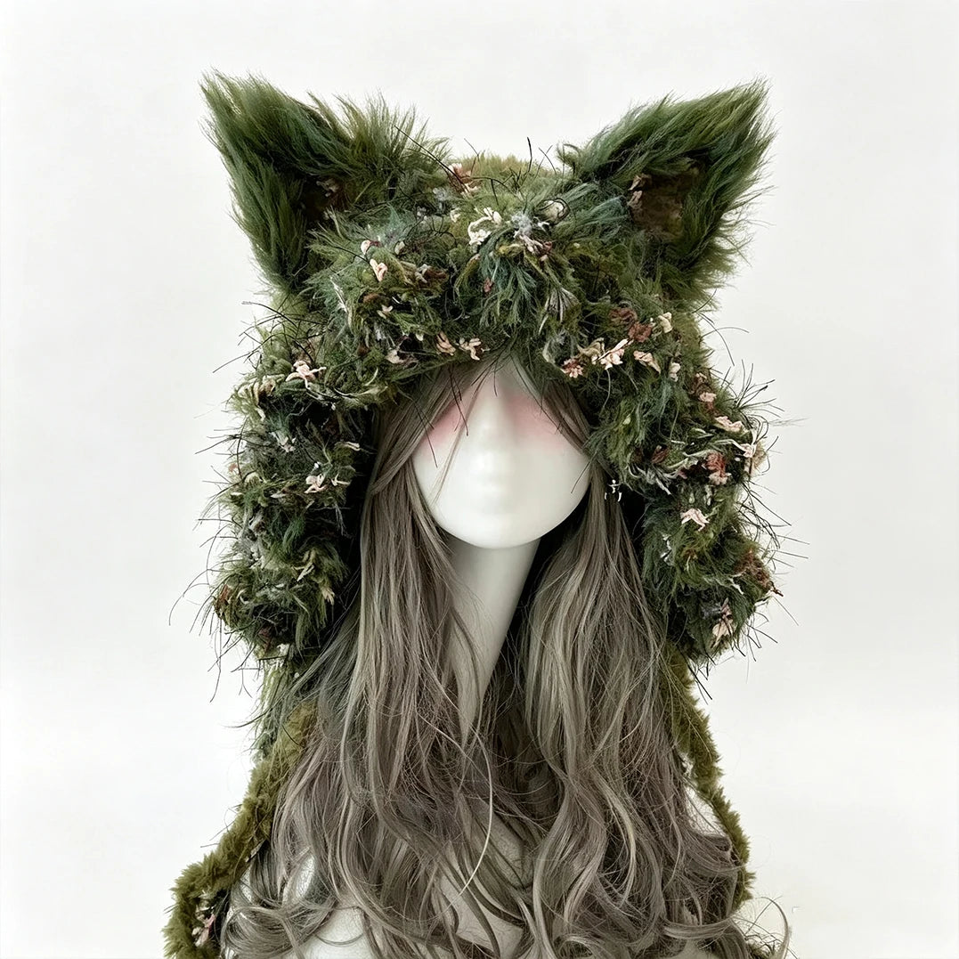 Gorro de Orejas de Zorro Verde Musgo Hecho a Mano Personalizado para Mujer, Gorro de Punto Floral de Felpa, Gorro de Invierno Cálido Estilo Goblincore para Hombre