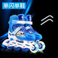 Patines en línea ajustables para niños con ruedas de luz intermitente.
