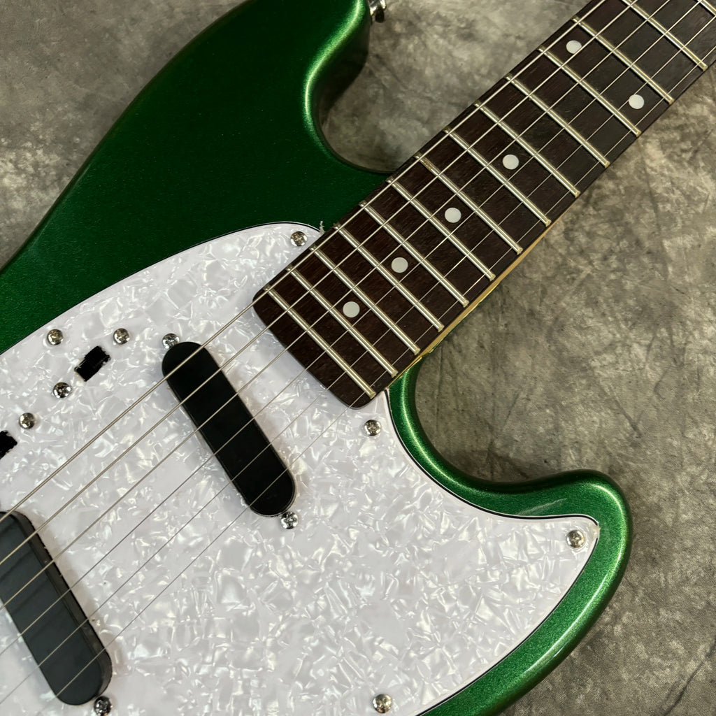 Guitarra Eléctrica Green Mustang con Mástil de Arce y Diapasón de Palisandro, Envío Rápido