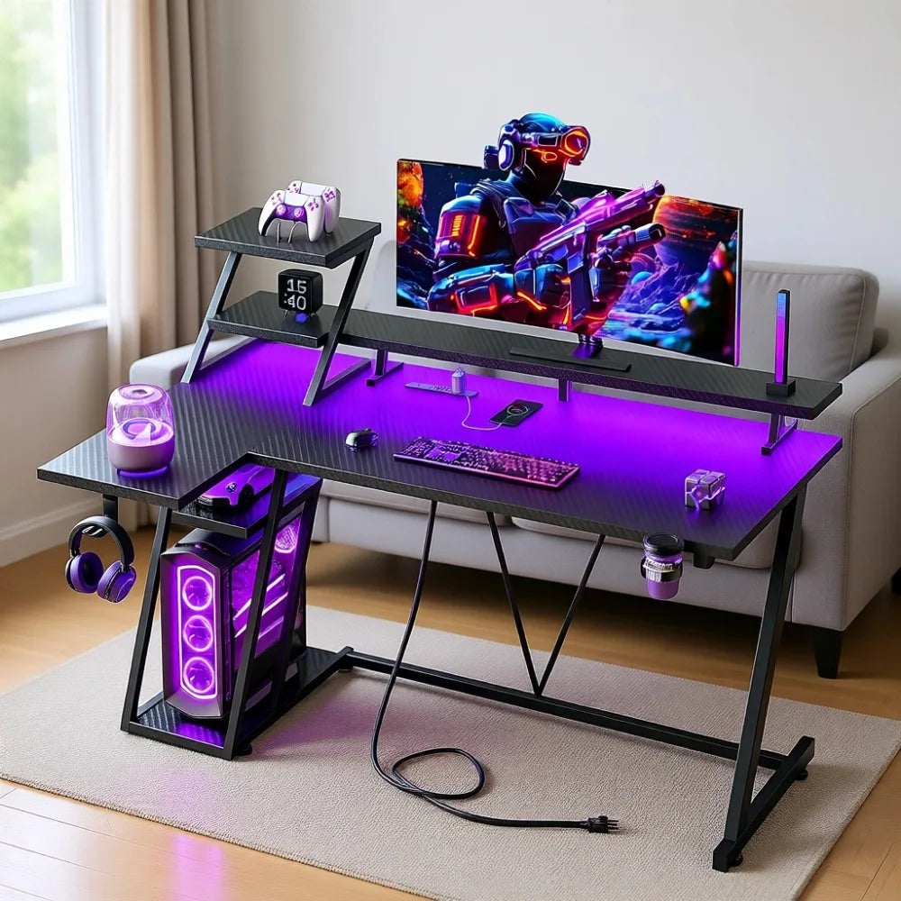 Escritorio en L gaming con soporte de monitor y tiras LED bajo el tablero